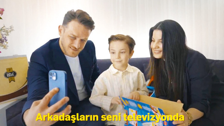 Özel, kampanyada yer alan Çocukların bayramını kutladı