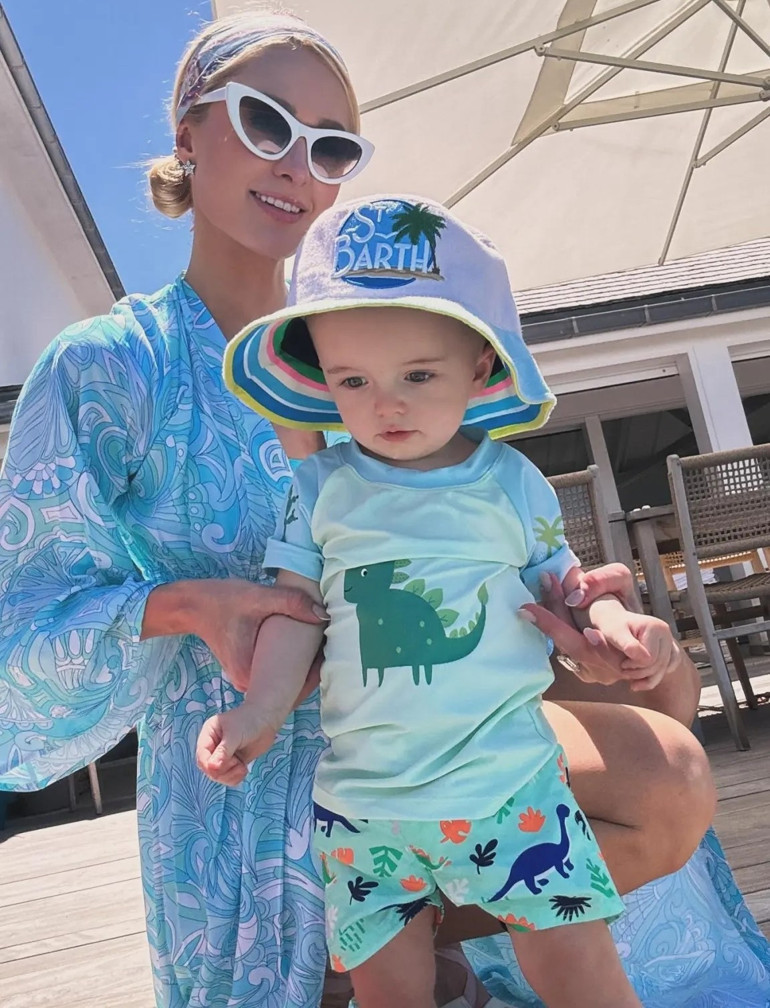 Sosyetik güzel kızının yüzünü bir türlü göstermiyor… ‘Ben hayatımı yaşayamadım, bırakın da kızım yaşasın’