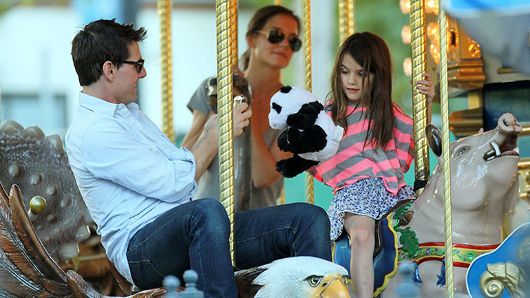 Hollywood’un en ünlü ve yalnız bebeği artık 18 yaşında… Yıllardır görmediği babası ona soyadından başka hiçbir şey vermedi