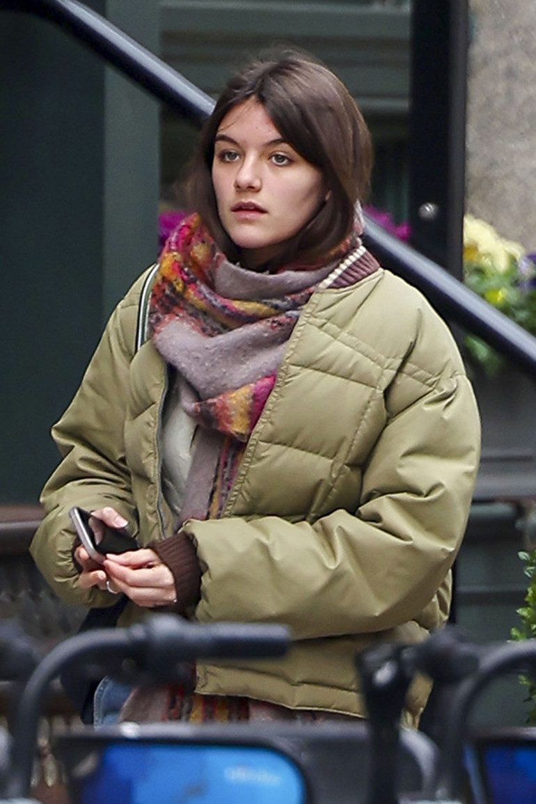 Hollywood’un en ünlü ve yalnız bebeği artık 18 yaşında… Yıllardır görmediği babası ona soyadından başka hiçbir şey vermedi