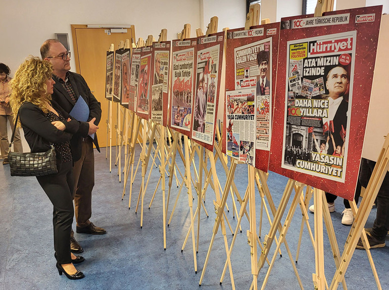 Cumhuriyet’in aydınlanma öncüleri Frankfurt’ta tanıtıldı