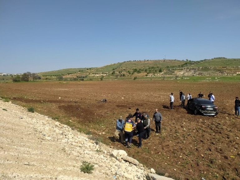 Lastik patladı, otomobil hurdaya döndü: 2 yaralı