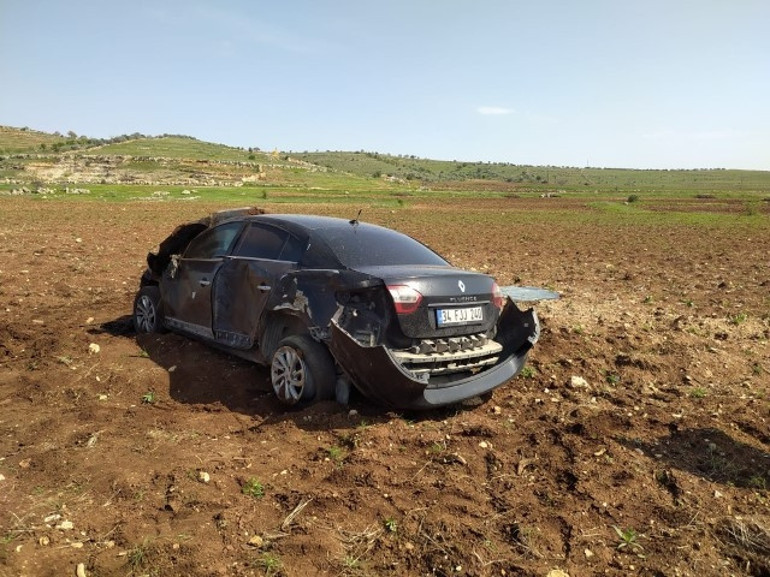 Lastik patladı, otomobil hurdaya döndü: 2 yaralı