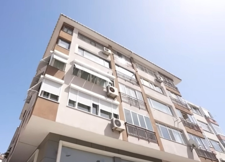 Ünlü şarkıcı evinin kapılarını açtı 3+1 apartman dairesi...
