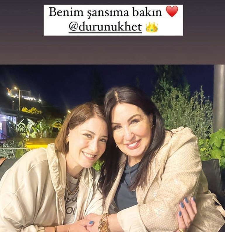 Hazal Kaya ile Nükhet Durunun bayram buluşması