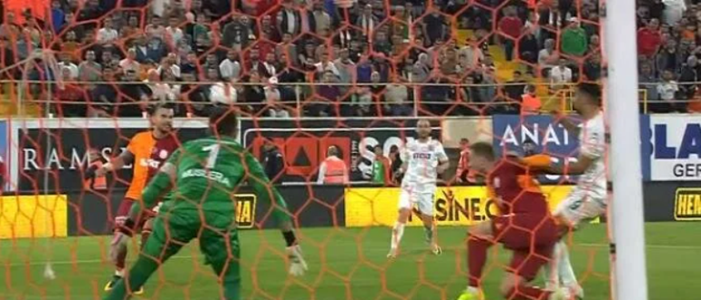 Alanyaspor - Galatasaray maçındaki tartışmalı kararlar için kim, ne dedi Oyun kuralları çok net | Penaltı verilmesi için...