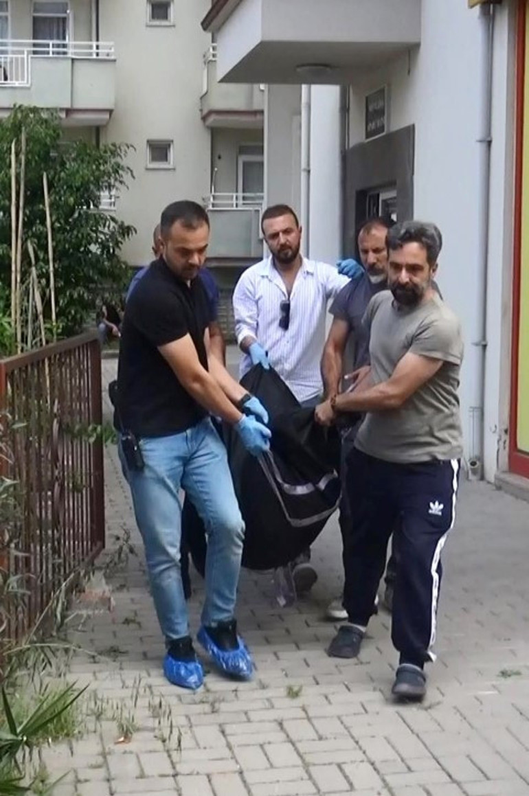 Kan donduran cinayet: 25 bıçak darbesiyle katletti, oğlunu arayıp anneni öldürdüm dedi