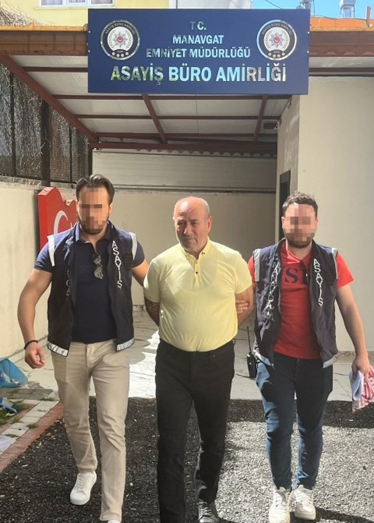Kan donduran cinayet: 25 bıçak darbesiyle katletti, oğlunu arayıp anneni öldürdüm dedi