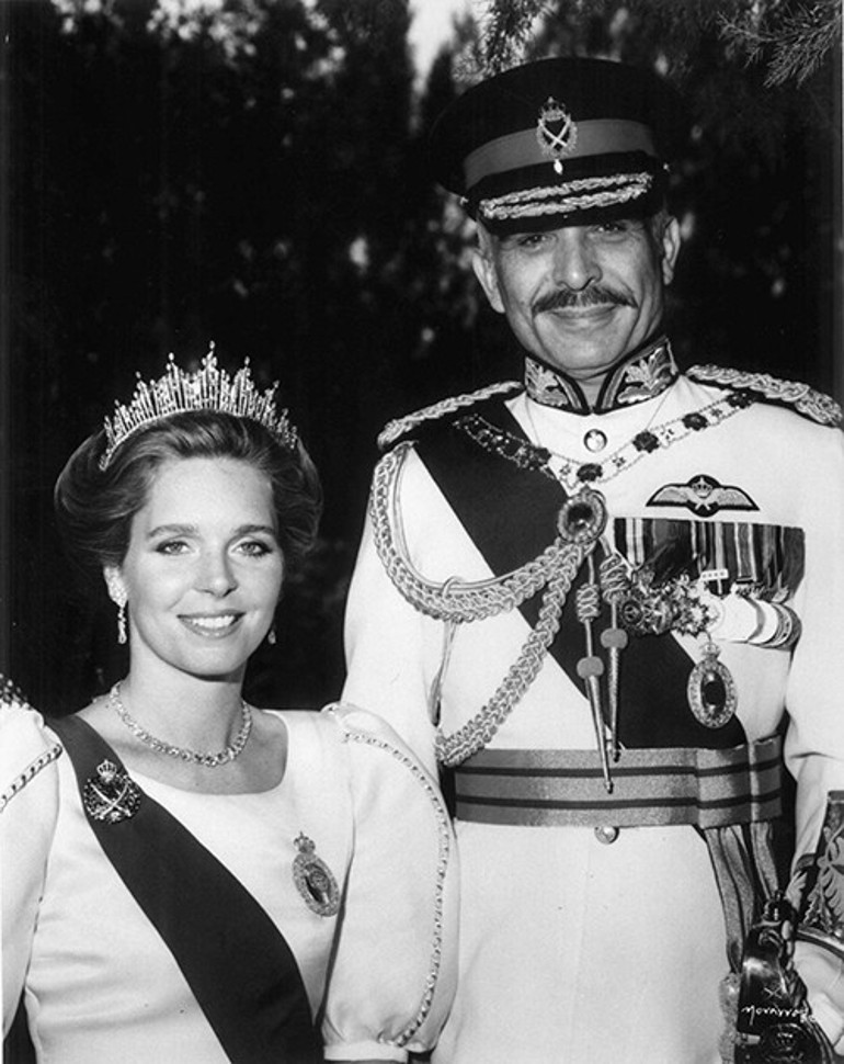 Dünya onun deniz gözlerine hayrandı... Kocasının ağzından çıkan bir söz hayatını değiştirdi