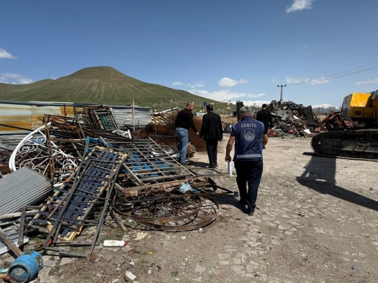 Belediyeye ait araçların parçaları kayıp Zabıtadan hurdacılara denetim