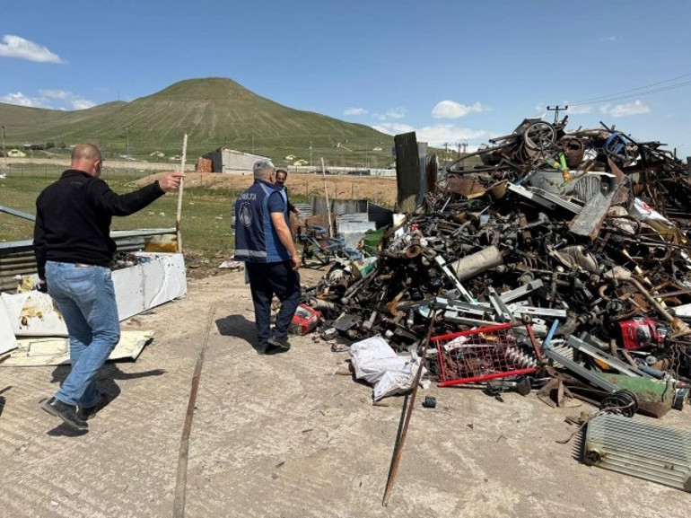 Belediyeye ait araçların parçaları kayıp Zabıtadan hurdacılara denetim