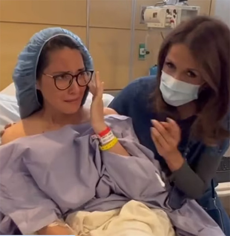 Hastalık yüzünden iki memesini de almışlardı: Soyundum ve aynaya baktım... İşte o zaman tamamen yıkıldım
