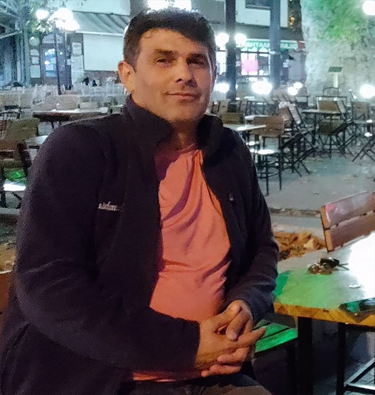 Camide namaz kılarken kalp krizi geçirerek hayatını kaybetti