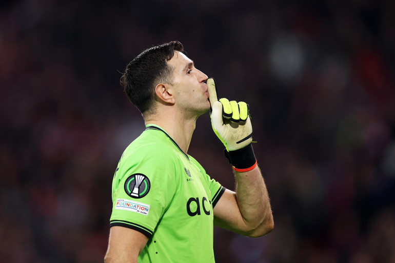 Emiliano Martinez, Fransızları yine çıldırttı İkinci sarı kartı gördü ama atılmadı, sebebi...