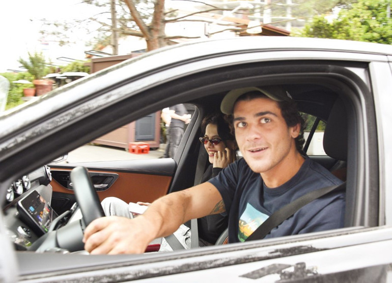 Yiğit Poyraz ile Yasmin Erbil arasında neler oluyor Sorulara yanıt yok