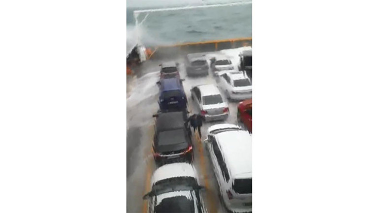 Meteorolojiden yeni hava durumu raporu... Kuvvetli yağış ve fırtına etkili oluyor: Ağaçlar devrildi, çatı uçtu