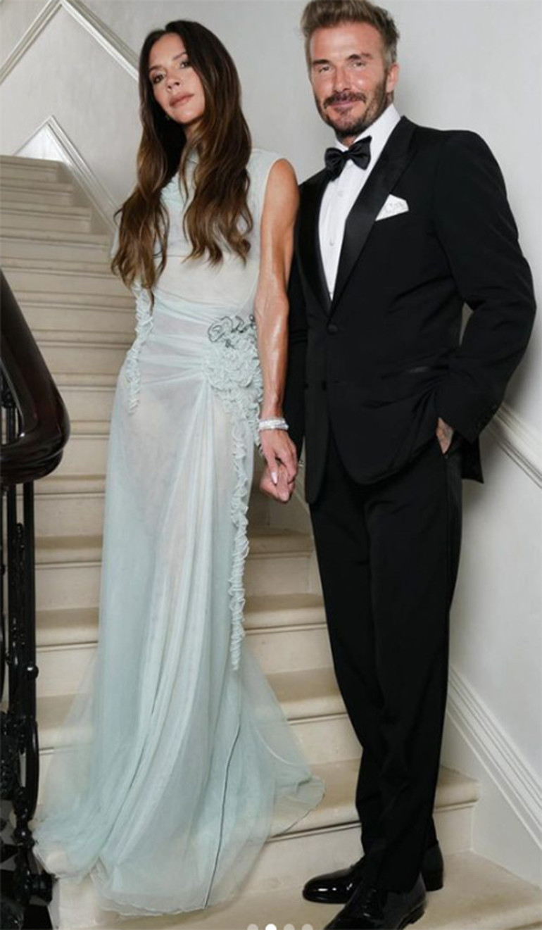 Böyle koca zor bulunur... Ayakta bile duramayan karısını sırtında taşıdı