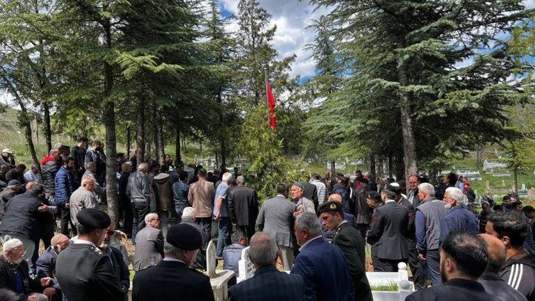 Şehit babası, oğlunun şehit olduğu gün hayatını kaybetti