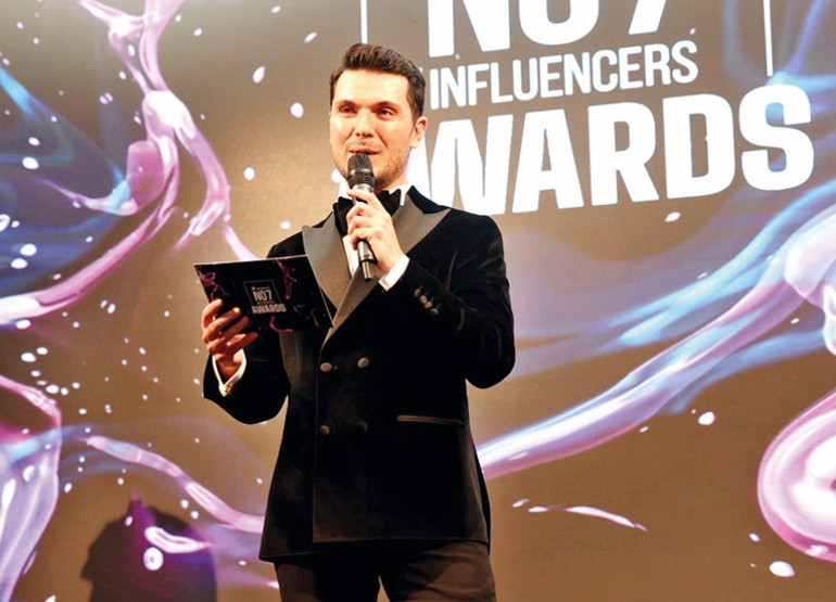 Kazanmadığı ödülü ‘yürüttü’