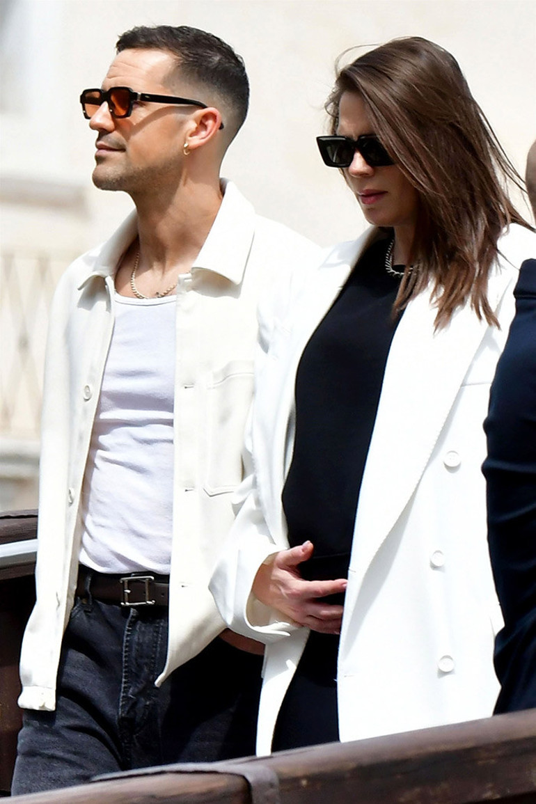 Adı bir dönem Tom Cruise’la anılmıştı… Hamilelik söylentileri aldı başını gitti: Ünlü oyuncu elini karnından hiç çekmiyor