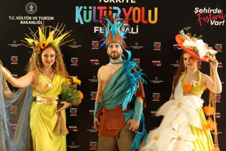Karnaval coşkusu sokaklara sığmadı