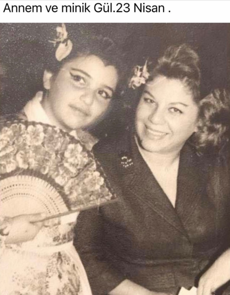 23 Nisan ünlüleri... Şu ortadaki kısa boylu çocuk benim