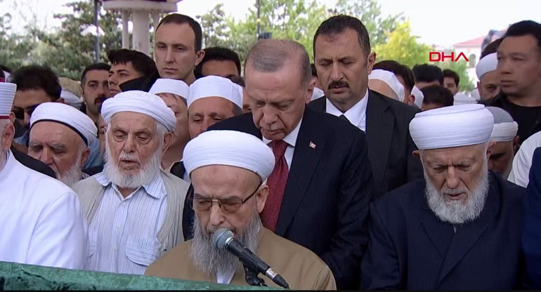 İsmailağa Cemaati lideri Hasan Kılıç için cenaze töreni