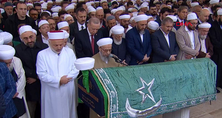 İsmailağa Cemaati lideri Hasan Kılıç için cenaze töreni
