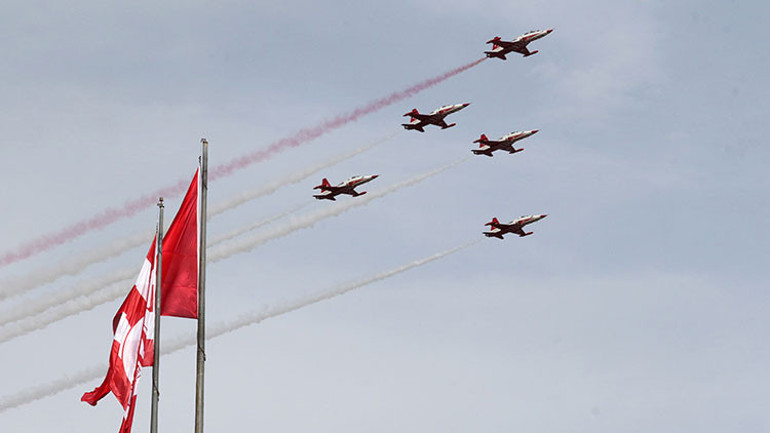Türk Yıldızlarından nefes kesen gösteri