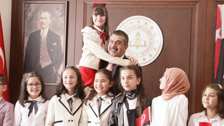 Koltuklar geleceğe emanet