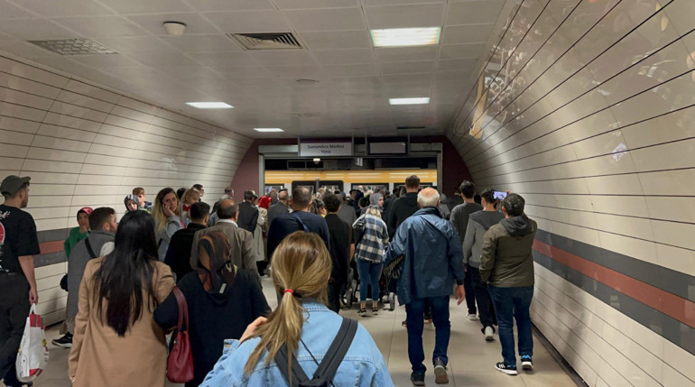 İstanbuldaki metro arızası 2 gündür çözülemiyor AK Partiden tepki: Teknik arıza değil fiziki kaza, temas değil toslama