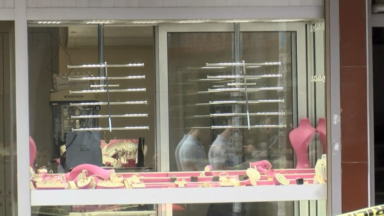 İstanbulda kuyumcu soygunu Esnaf, yakaladığı soyguncuyu linç etmek istedi