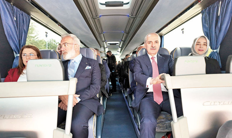 Sade mönünün kodları... Meclis’teki törende de tasarruf