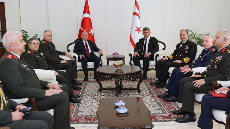 Bakan Güler ve TSK komuta kademesi KKTCde