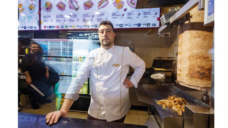 Yeniden bir siyasi sembol olarak döner