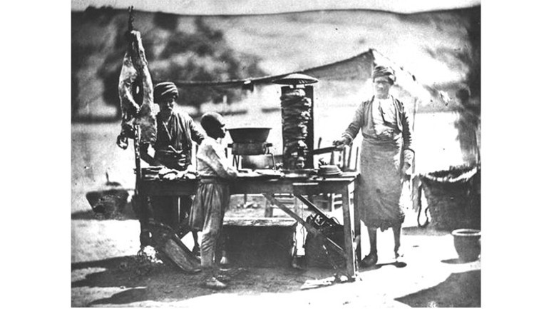 Yeniden bir siyasi sembol olarak döner