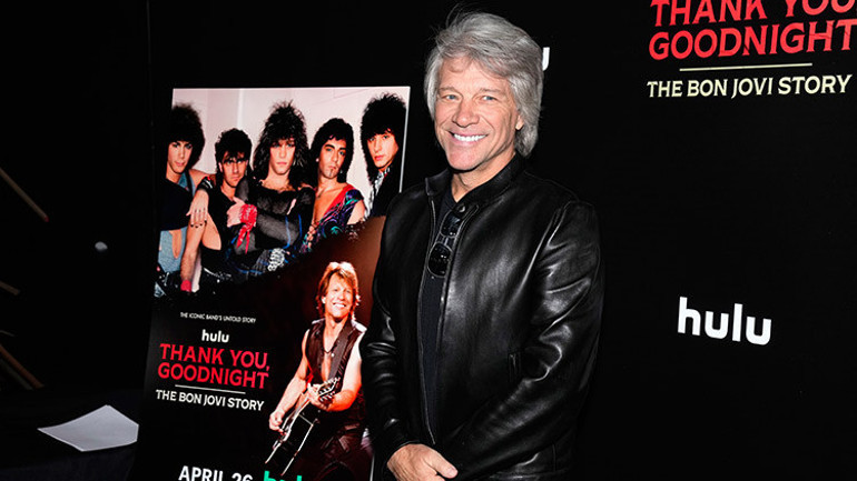 Ünlü şarkıcı karısını aldattığını itiraf etmişti… En önemli gecesinde yapayalnız kaldı