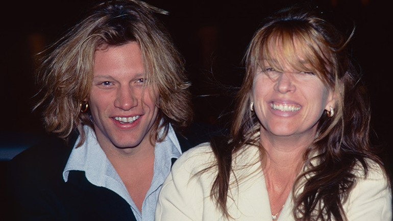 Ünlü şarkıcı karısını aldattığını itiraf etmişti… En önemli gecesinde yapayalnız kaldı