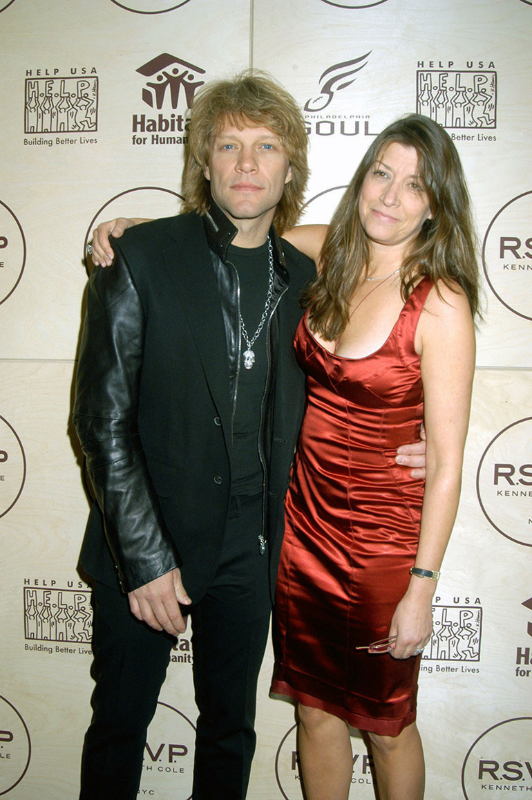 Ünlü şarkıcı karısını aldattığını itiraf etmişti… En önemli gecesinde yapayalnız kaldı