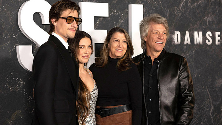 Ünlü şarkıcı karısını aldattığını itiraf etmişti… En önemli gecesinde yapayalnız kaldı