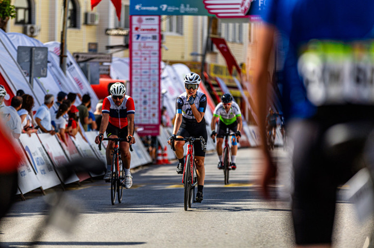 Bisiklet tutkunları AKRA Gran Fondo Antalyada bir araya geldi