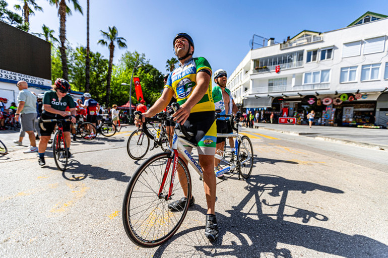Bisiklet tutkunları AKRA Gran Fondo Antalyada bir araya geldi