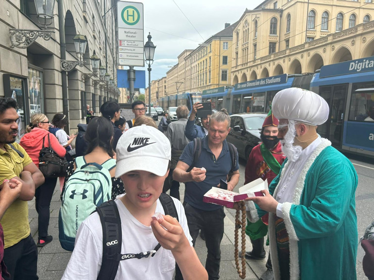 Gecikmeli de olsa Münih Fürth ve Hannover’de 23 Nisan coşkusuyla kutlandı