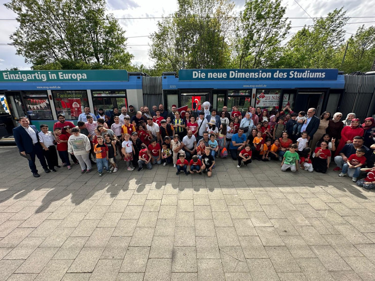 Gecikmeli de olsa Münih Fürth ve Hannover’de 23 Nisan coşkusuyla kutlandı