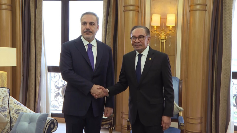 Bakan Fidandan kritik temaslar