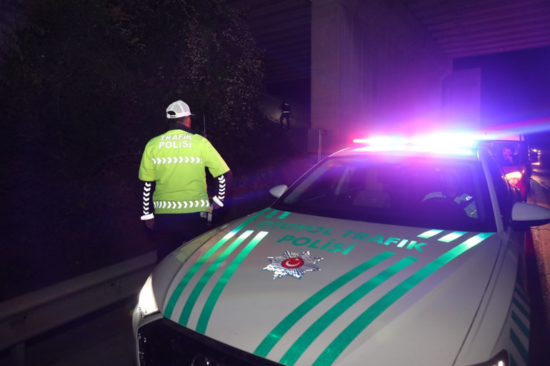 Görüntüler sosyal medyada çok konuşulmuştu... Mersin Emniyetinden Araçların ön camına yumurta atıp, gasbediyorlar iddiasıyla ilgili açıklama