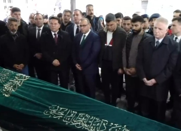 Parktaki kazıya düşüp ölen Edanur son yolculuğuna uğurlandı... Acılı baba jandarma eşliğinde cenazeye katıldı