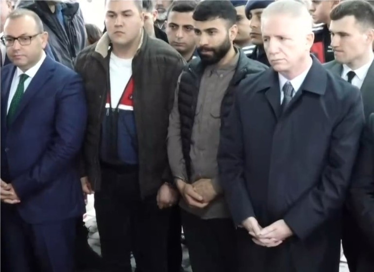 Parktaki kazıya düşüp ölen Edanur son yolculuğuna uğurlandı... Acılı baba jandarma eşliğinde cenazeye katıldı
