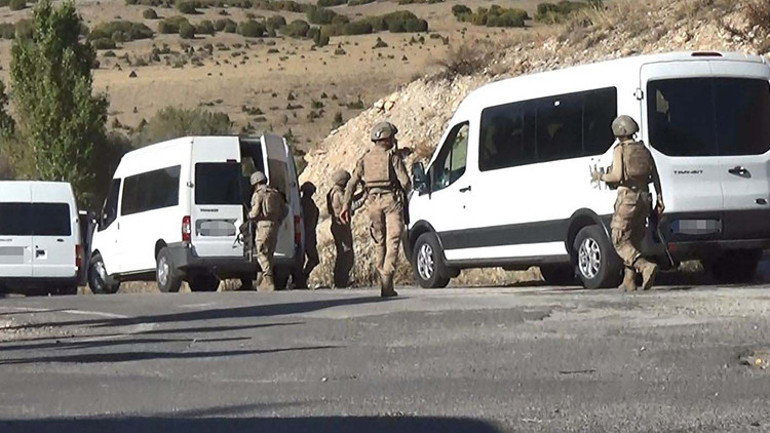 Ankarada bombalı eylemde bulunan teröristlerin sınırı geçtiği paramotor bulundu