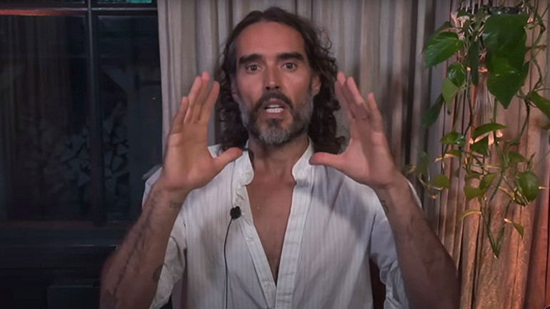 Cinsel tacizden tecavüze sayısız suçlamayla karşılaşmıştı… Ünlü oyuncudan tuhaf açıklama: Vaftiz edilip kurtuldum